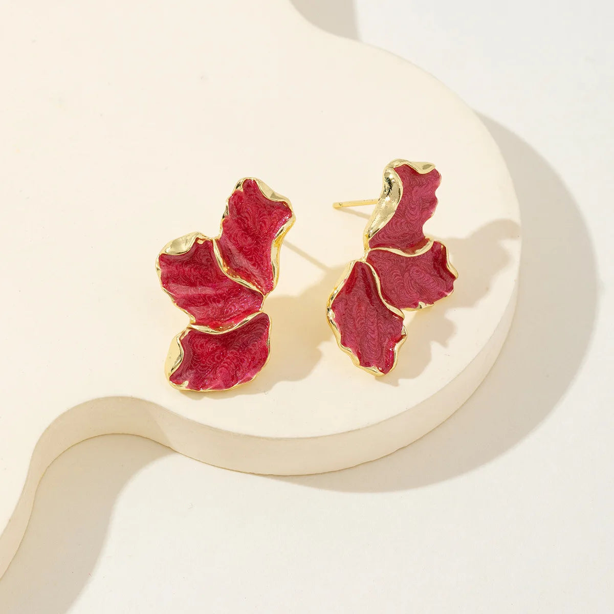 Three Petal Leaf Drop Earrings for Women Golden Metal Dangle Earrings Party Vintage Irregular White Red Green Enamel Oil Jewelry