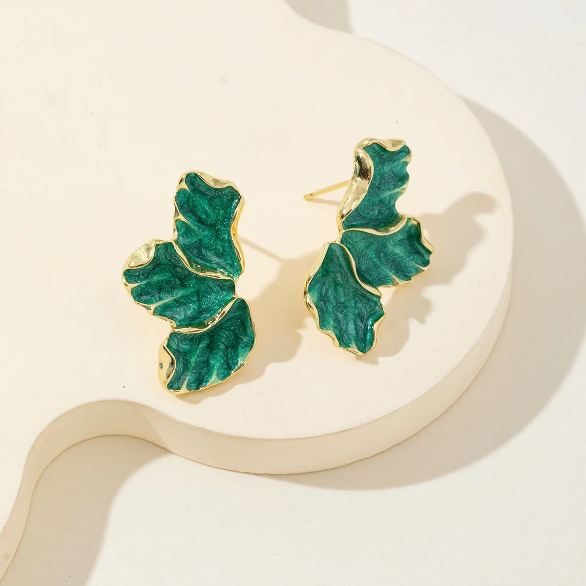 Three Petal Leaf Drop Earrings for Women Golden Metal Dangle Earrings Party Vintage Irregular White Red Green Enamel Oil Jewelry