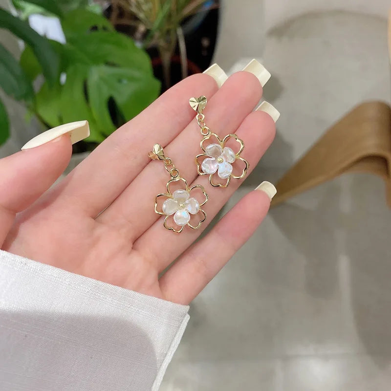 2024 New fashion hold flower earings women gender ceremony senior sense early warming party jewelry gift hot selling