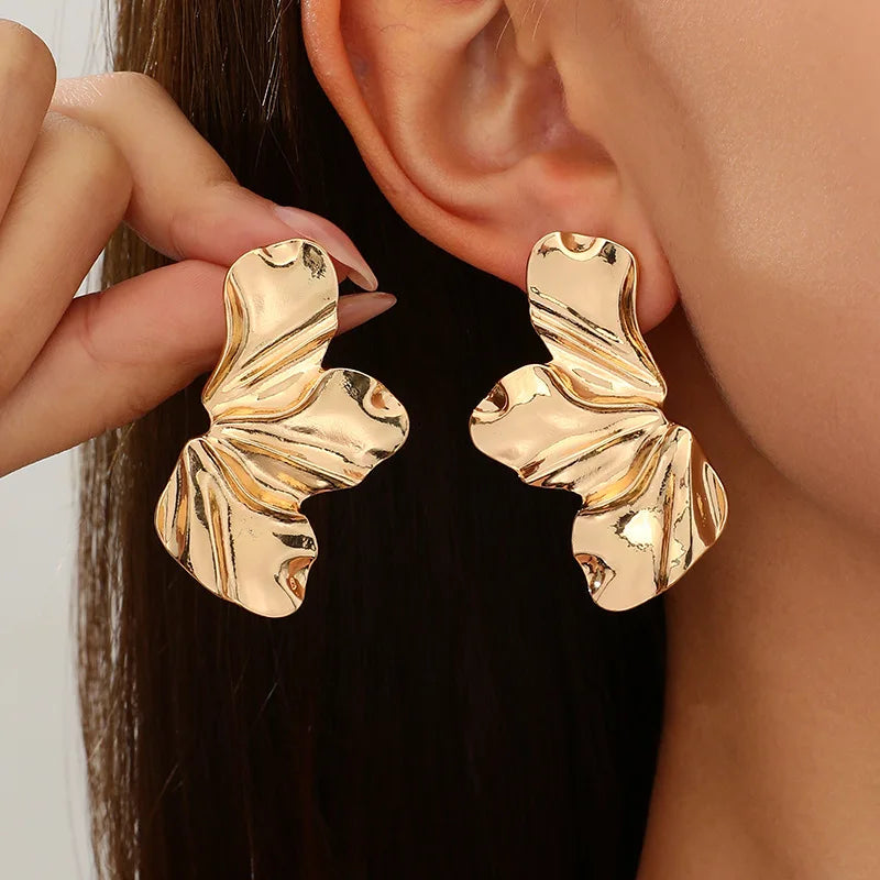 Three Petal Leaf Drop Earrings for Women Golden Metal Dangle Earrings Party Vintage Irregular White Red Green Enamel Oil Jewelry