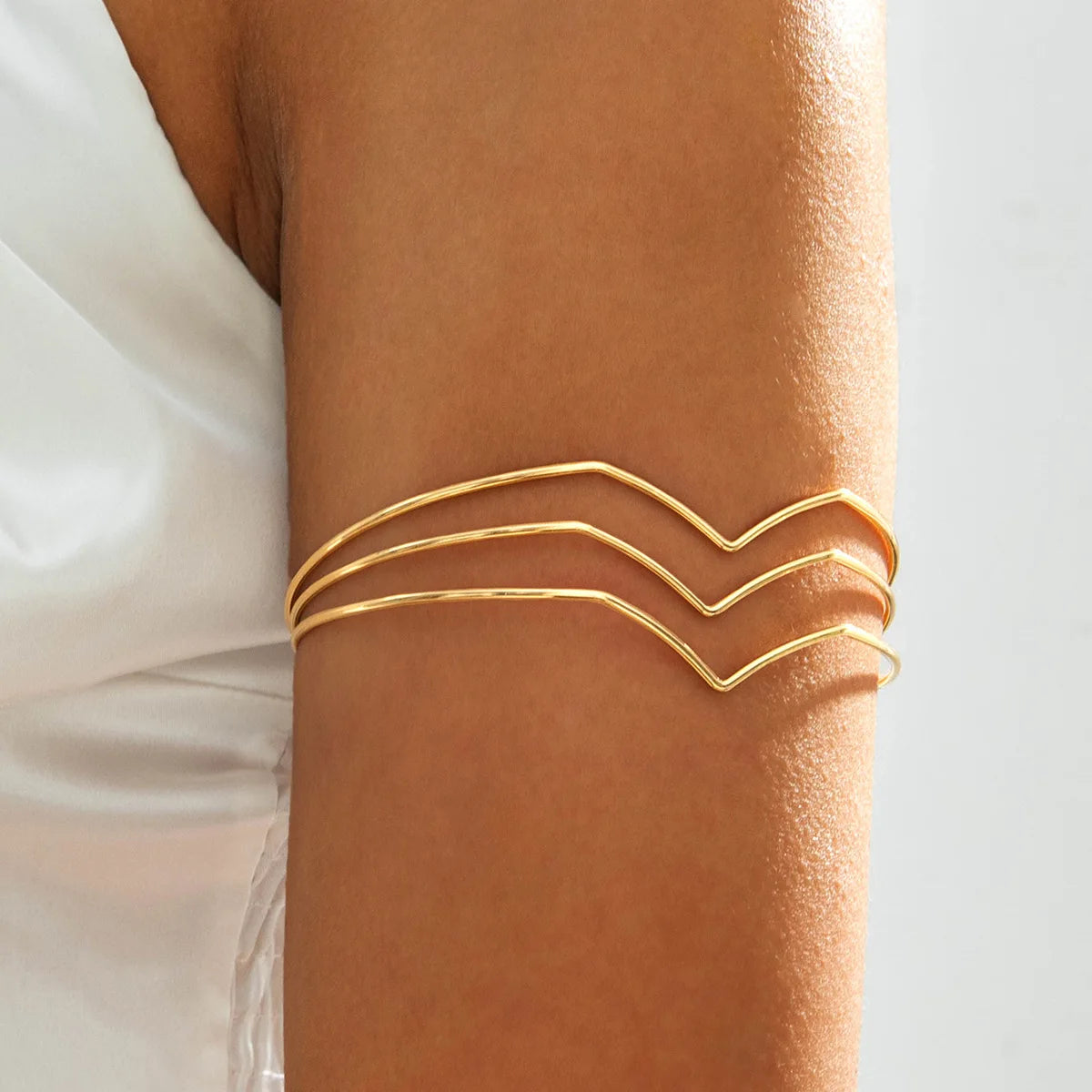 Fashion Metal Starfish Cuff Bracelets for Women Punk Gold Color Geometric Personality Opening Adjustable Arm Bracelets Jewelry