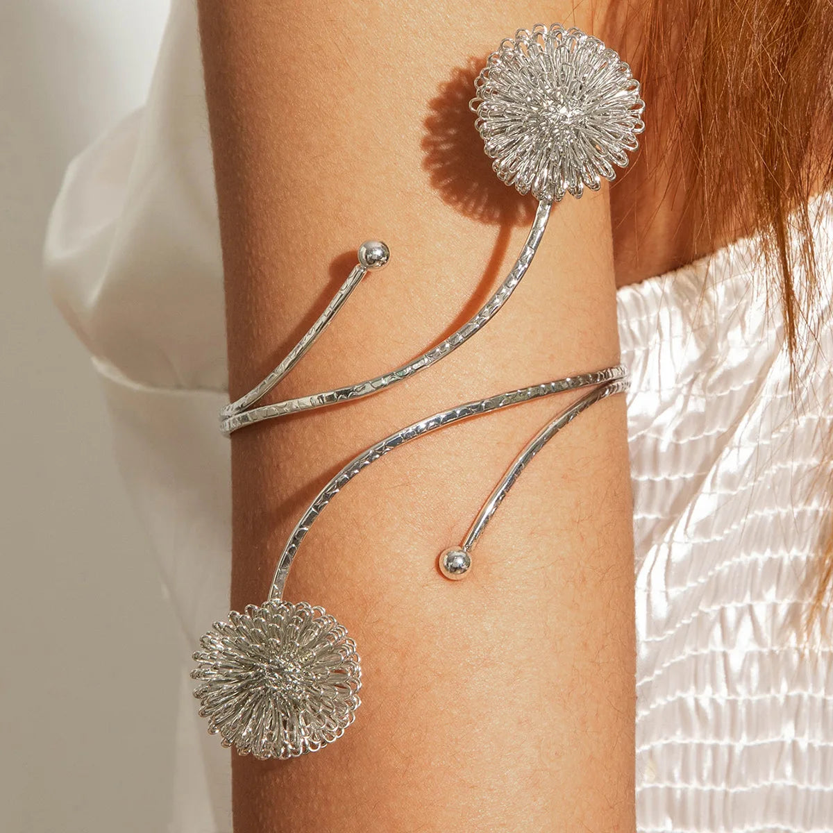 Fashion Metal Starfish Cuff Bracelets for Women Punk Gold Color Geometric Personality Opening Adjustable Arm Bracelets Jewelry