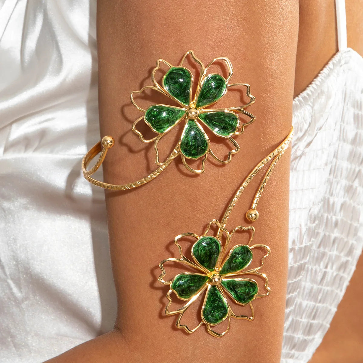 Fashion Metal Starfish Cuff Bracelets for Women Punk Gold Color Geometric Personality Opening Adjustable Arm Bracelets Jewelry